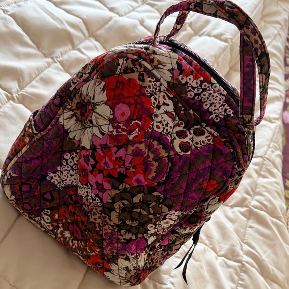 Vera Bradley floral Bag with White Wipeable Lining - Picture 6 of 13